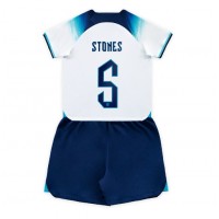 Camiseta Inglaterra John Stones #5 Primera Equipación para niños Mundial 2022 manga corta (+ pantalones cortos)